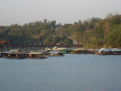 Mon Village и плавающие плоты